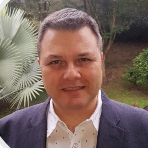 Diego Vélez R.