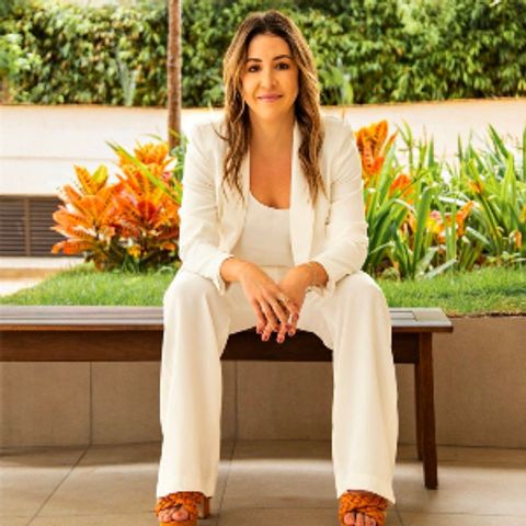 Flávia Lorenzetti