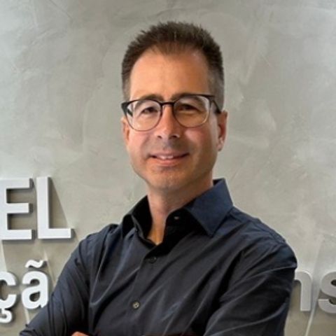 Carlos Eduardo Medeiros