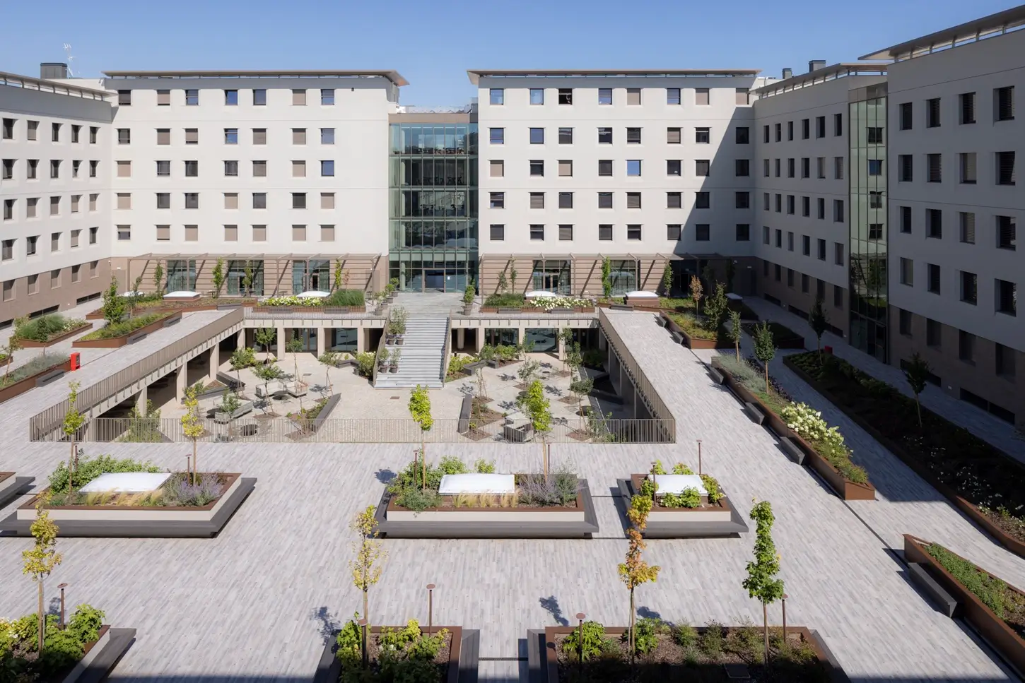 Collegiate Milan North - Upper Terrace & Sunken Courtyard