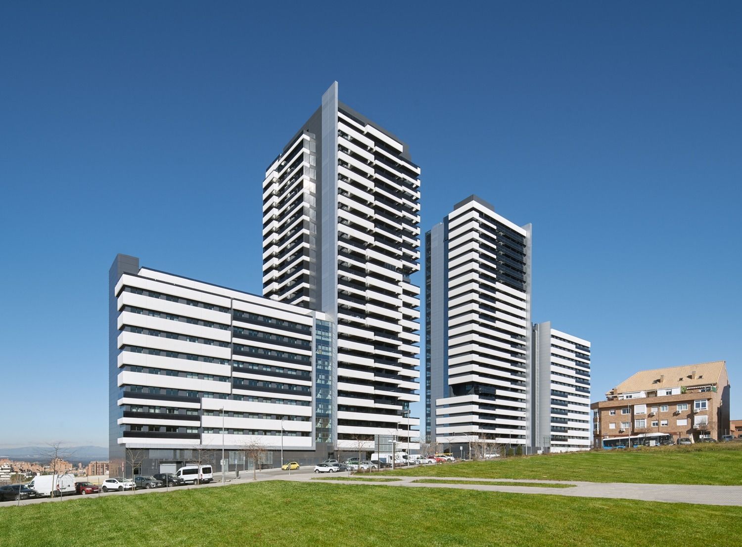 A luxurious marble bathroom in the Orient Express La Minerva, featuring a deep soaking tub, ornate fixtures, and classic design details.