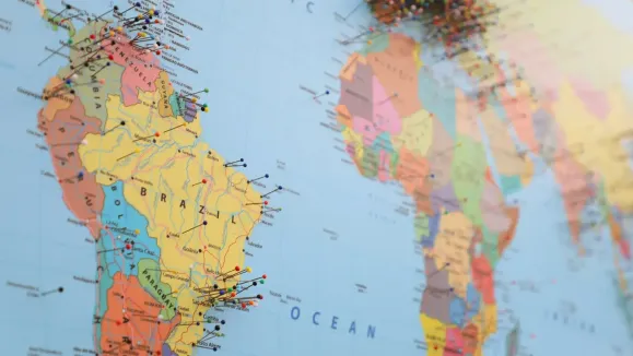 O que a guerra no Irã significa para o mercado imobiliário brasileiro?