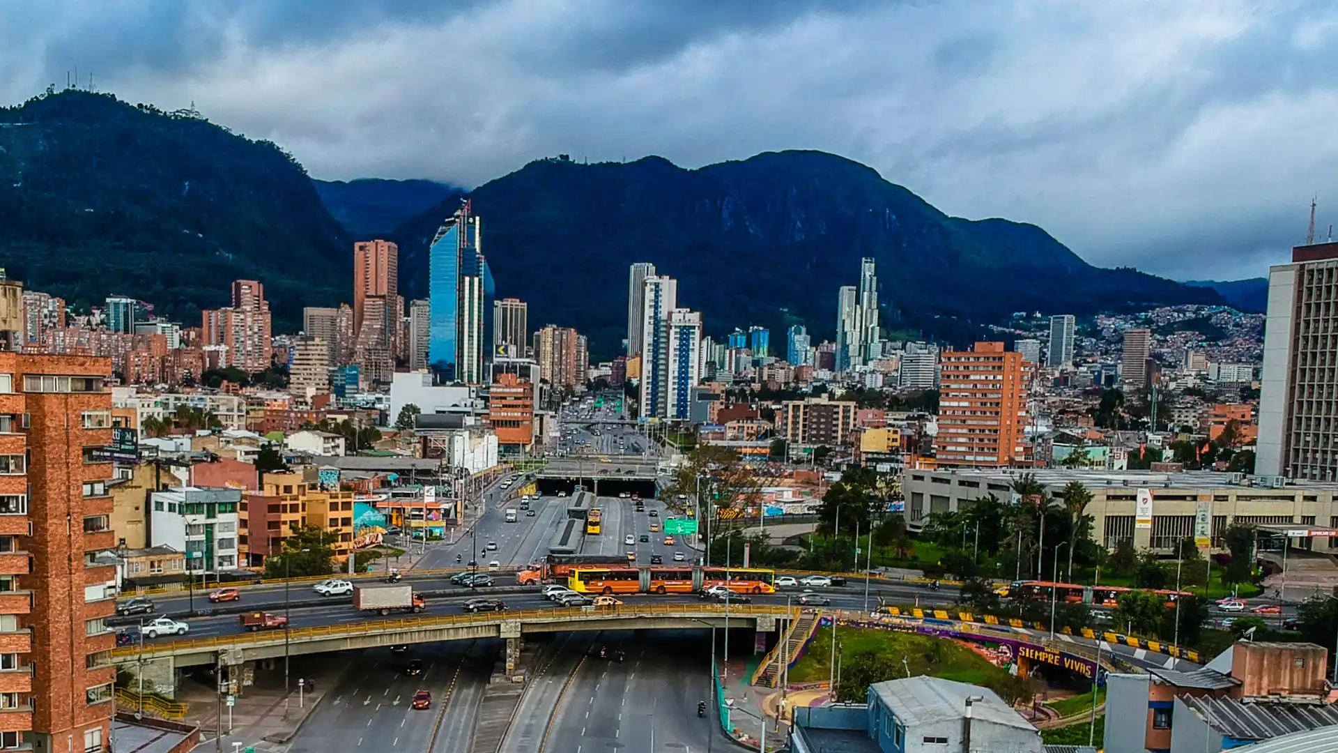 Hubs Logísticos e Inversión Inmobiliaria en Colombia